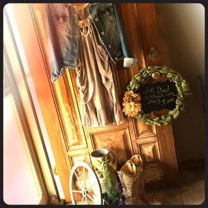 Gray dress super cute! 🌼